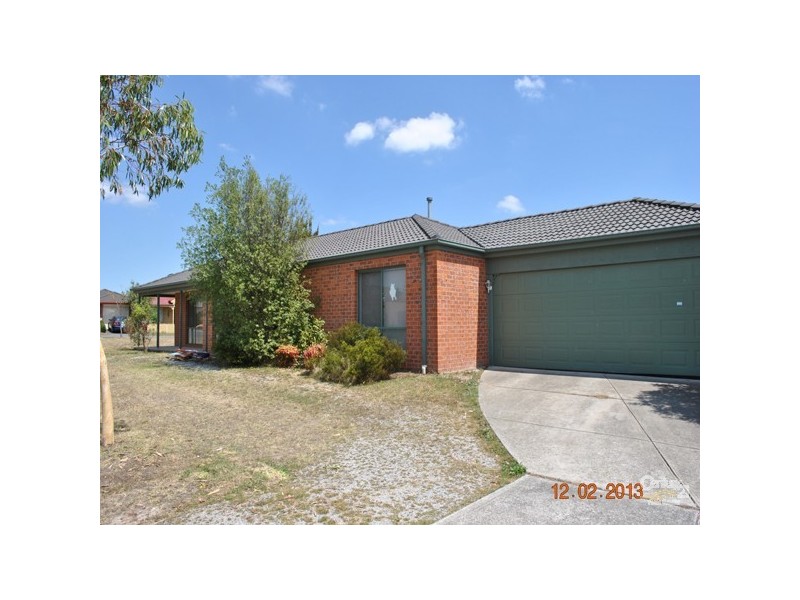 16 Fetlock Lane, Cranbourne East VIC 3977