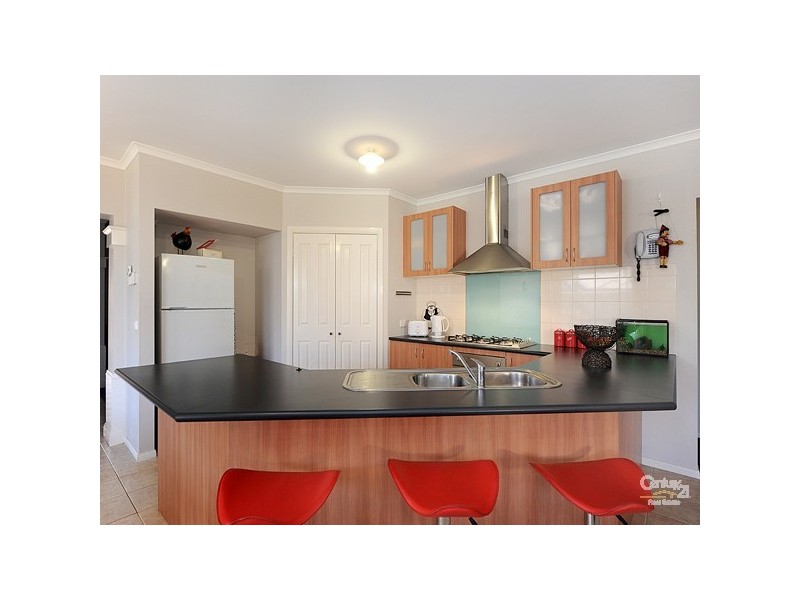 5 Highvale Crescent, Berwick VIC 3806