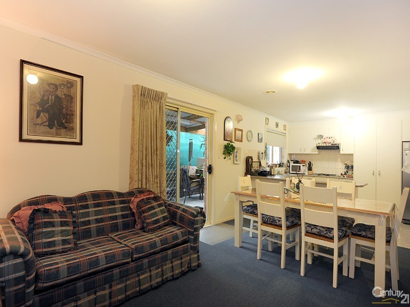 1/8 Glenn Erin Way, Berwick VIC 3806