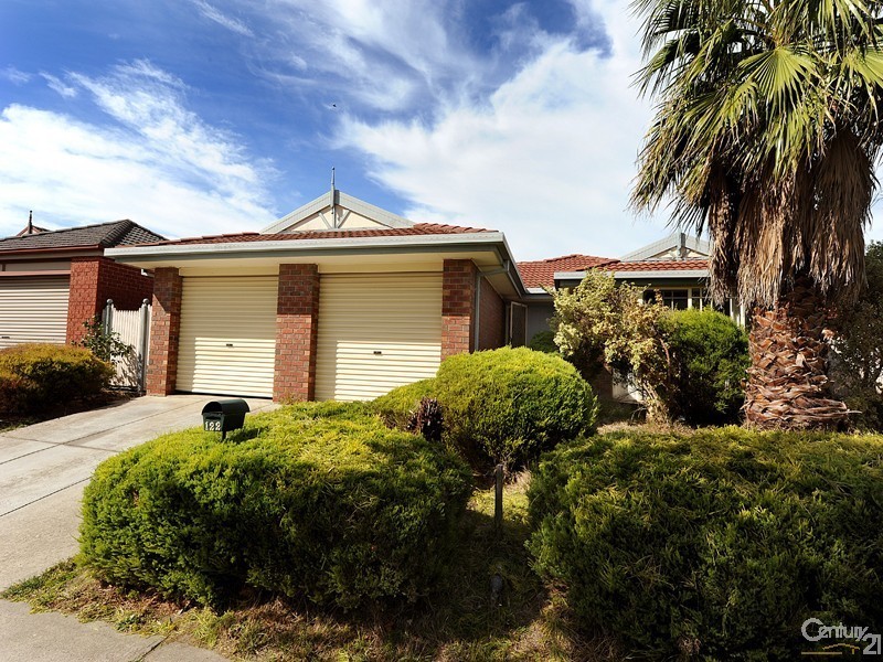 122 Strathaird Drive, Narre Warren South VIC 3805