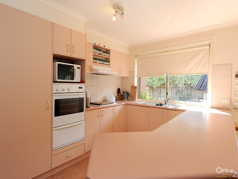 122 Strathaird Drive, Narre Warren South VIC 3805