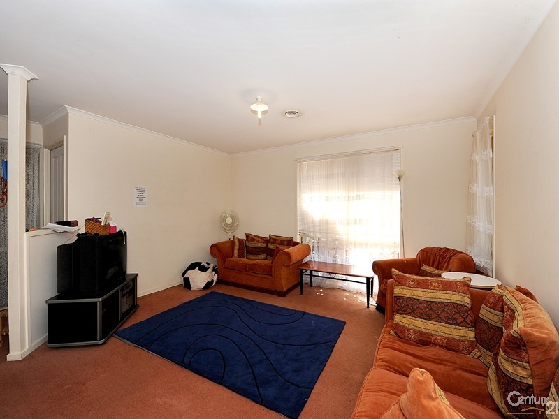 122 Strathaird Drive, Narre Warren South VIC 3805