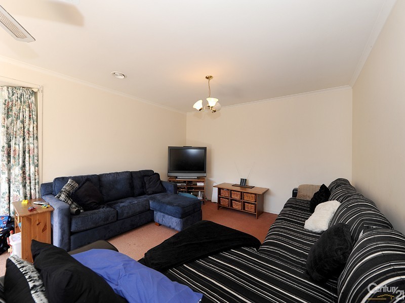 122 Strathaird Drive, Narre Warren South VIC 3805