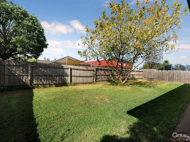 122 Strathaird Drive, Narre Warren South VIC 3805