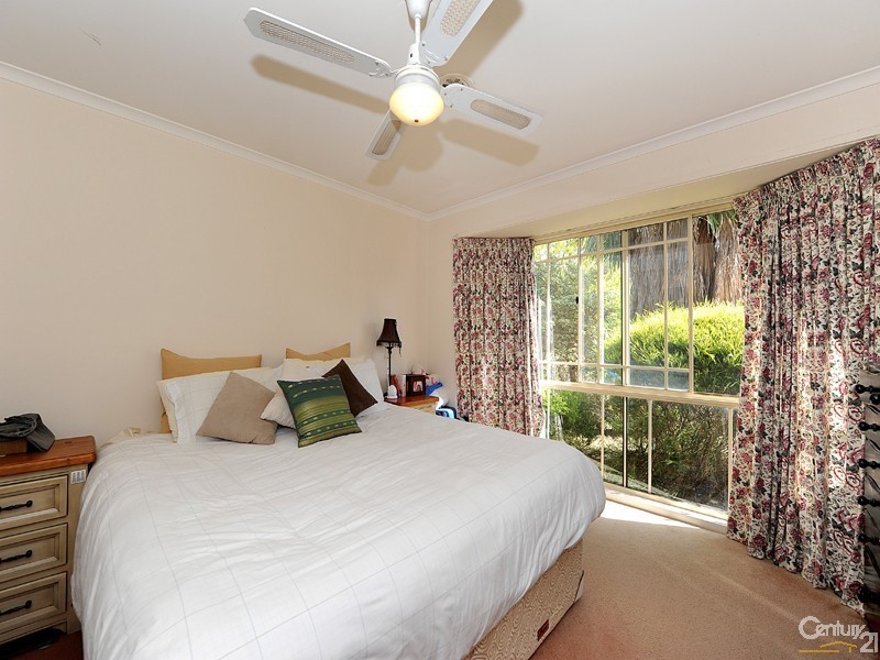 122 Strathaird Drive, Narre Warren South VIC 3805