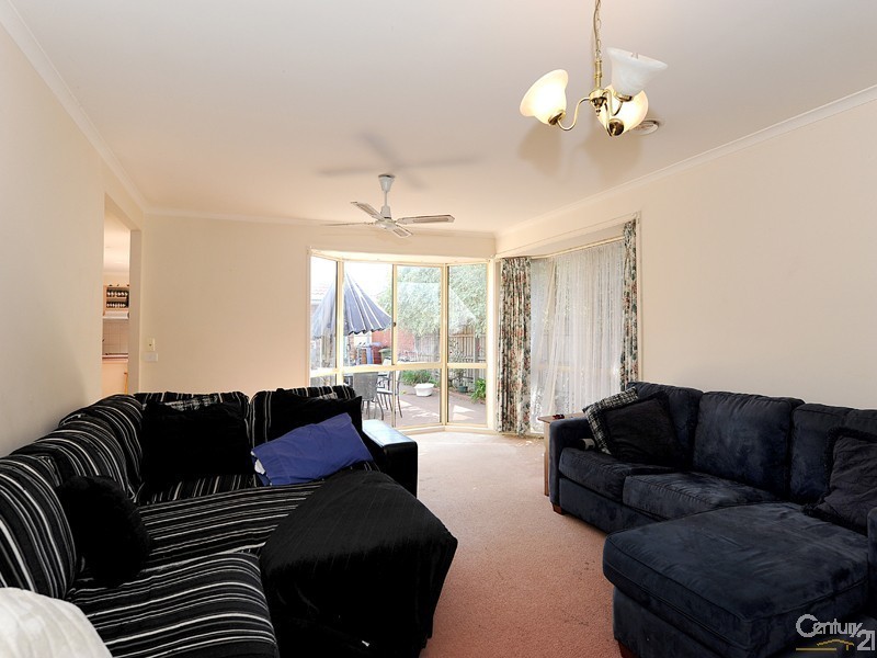 122 Strathaird Drive, Narre Warren South VIC 3805