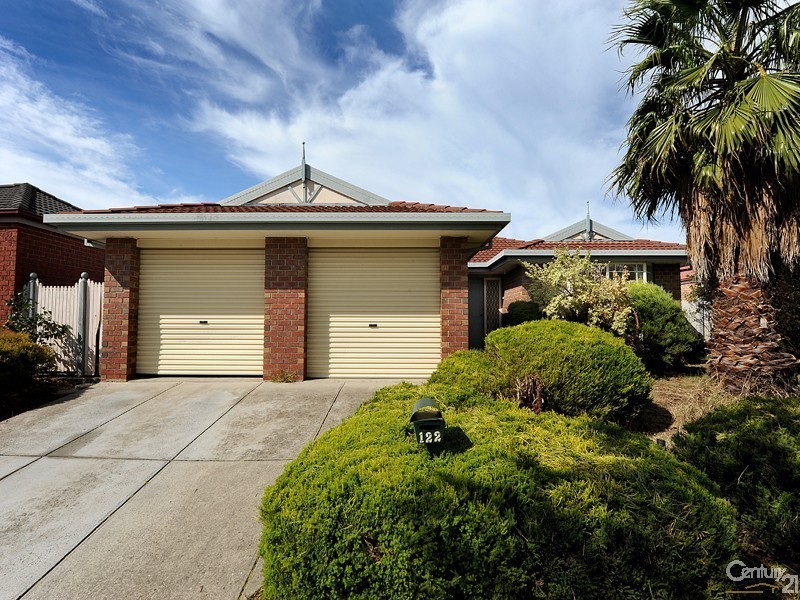 122 Strathaird Drive, Narre Warren South VIC 3805