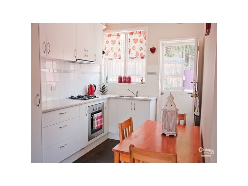 2/11 Wilson Street, Berwick VIC 3806