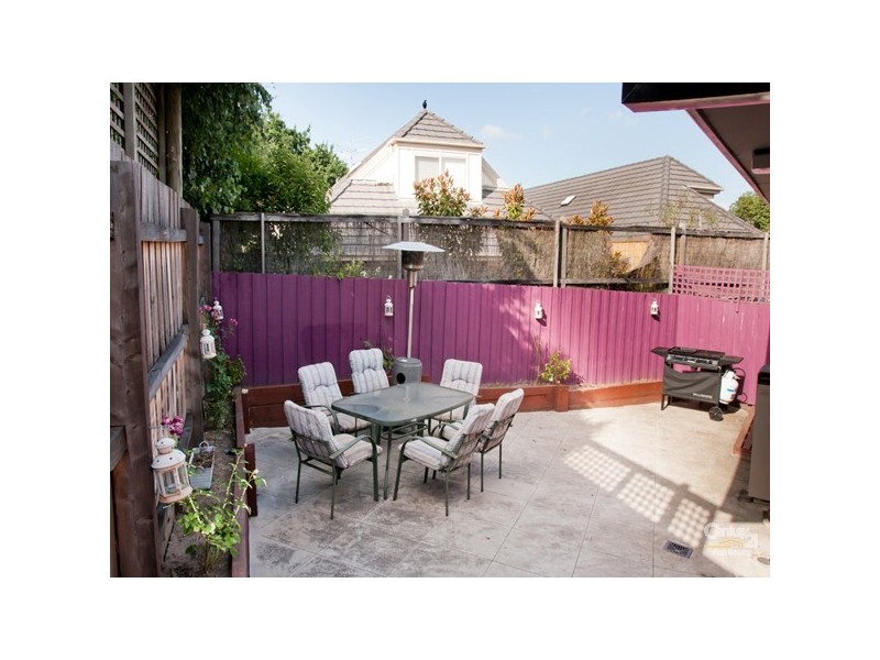 2/11 Wilson Street, Berwick VIC 3806