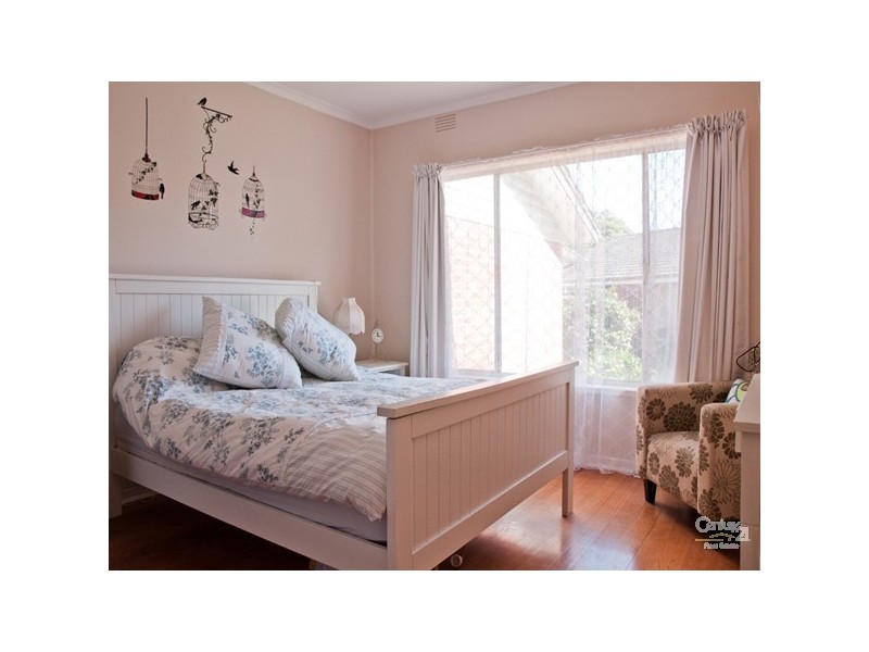 2/11 Wilson Street, Berwick VIC 3806