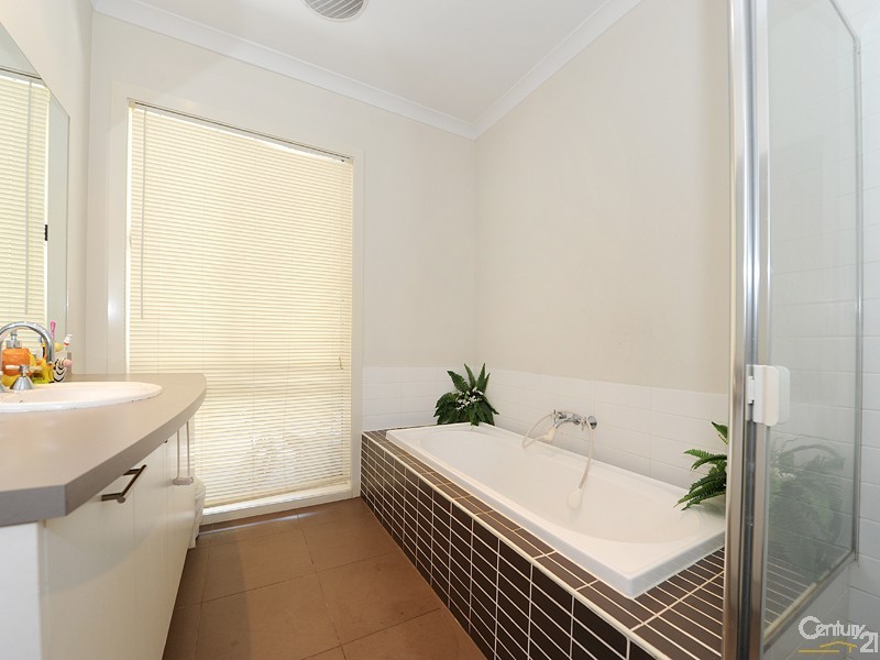 14 Monarch Road, Berwick VIC 3806