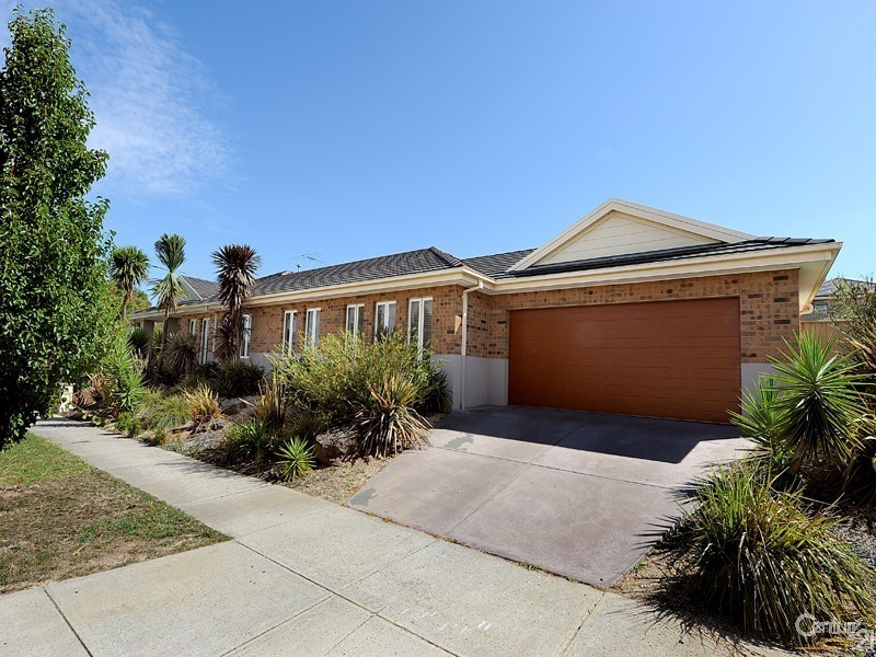 14 Monarch Road, Berwick VIC 3806