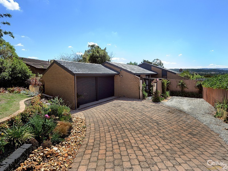 4 Chalcot Drive, Endeavour Hills VIC 3802