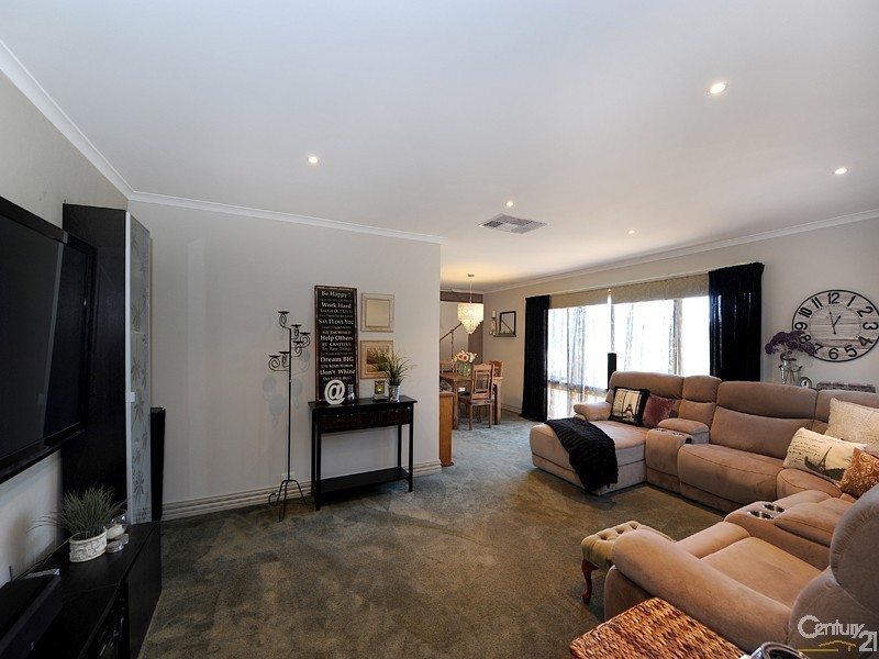 4 Chalcot Drive, Endeavour Hills VIC 3802