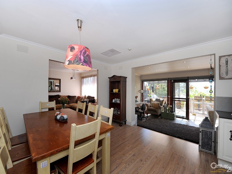 4 Chalcot Drive, Endeavour Hills VIC 3802