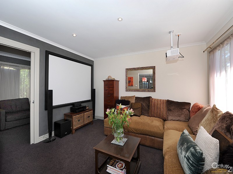 4 Chalcot Drive, Endeavour Hills VIC 3802