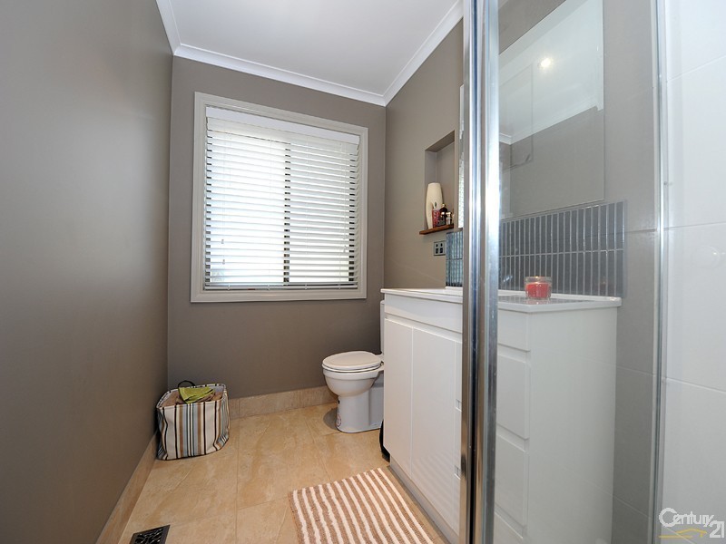 4 Chalcot Drive, Endeavour Hills VIC 3802