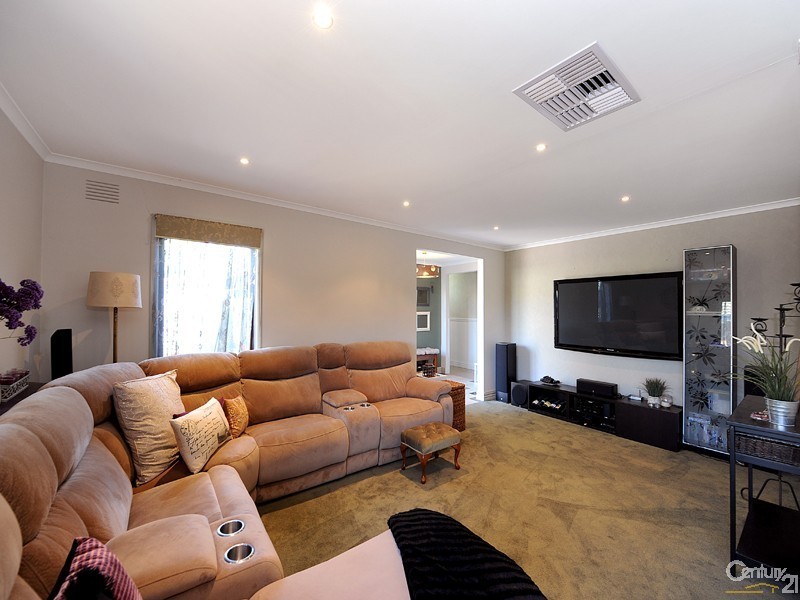 4 Chalcot Drive, Endeavour Hills VIC 3802