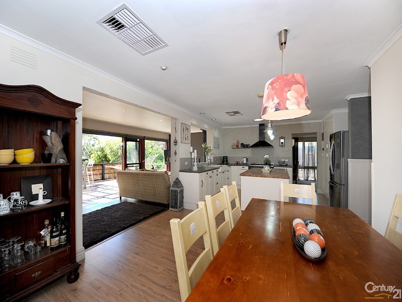 4 Chalcot Drive, Endeavour Hills VIC 3802