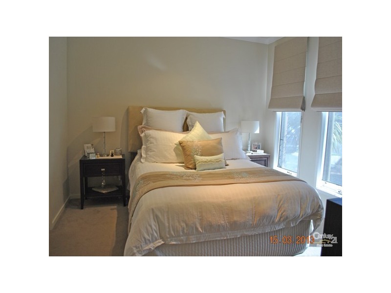 16 Maddock Drive, Cranbourne East VIC 3977