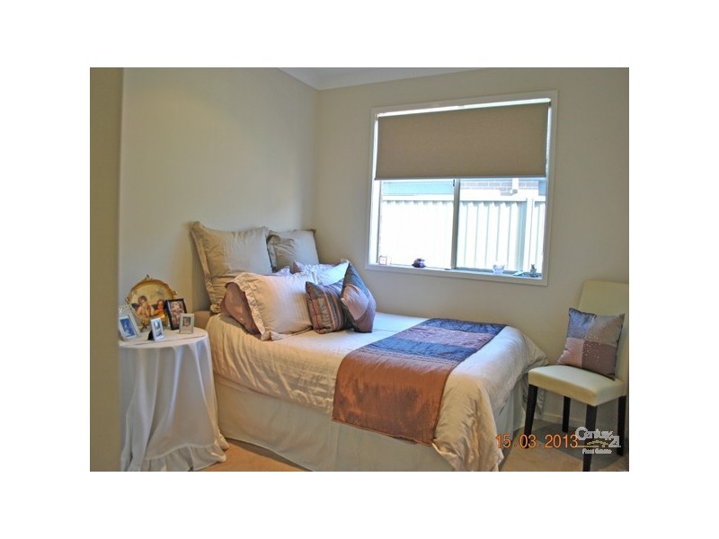 16 Maddock Drive, Cranbourne East VIC 3977