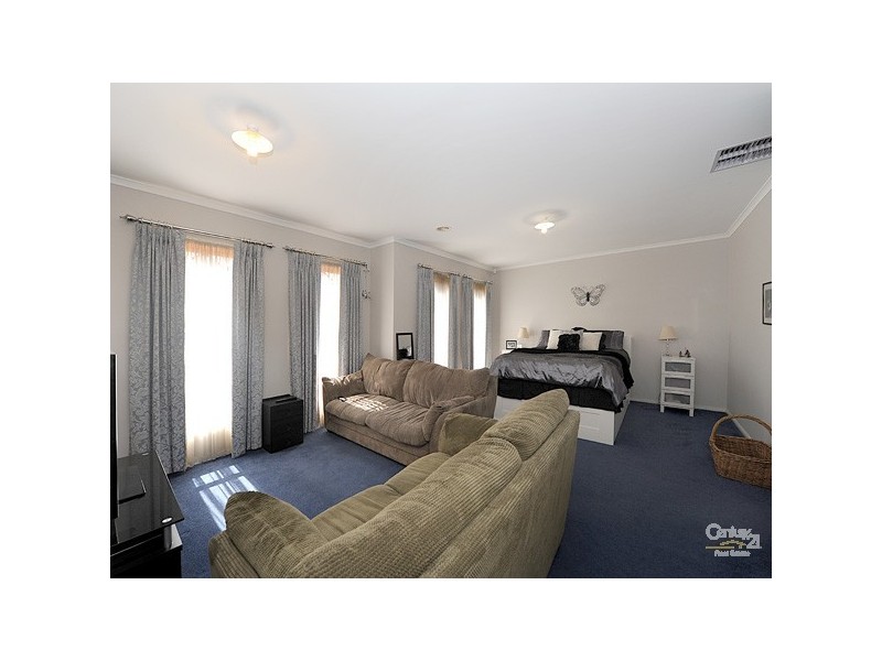 5 Highvale Crescent, Berwick VIC 3806