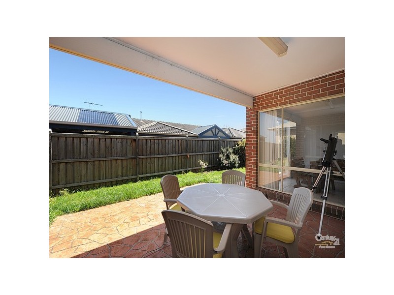 5 Highvale Crescent, Berwick VIC 3806