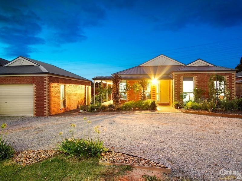 14  Roselea Place, Narre Warren North VIC 3804