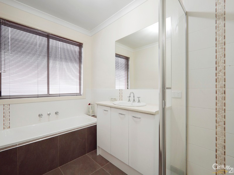 14  Roselea Place, Narre Warren North VIC 3804