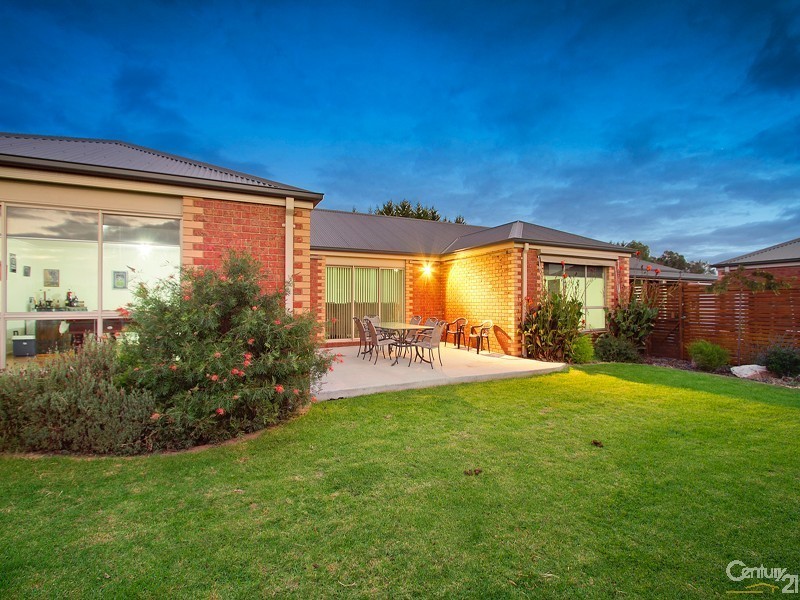 14  Roselea Place, Narre Warren North VIC 3804