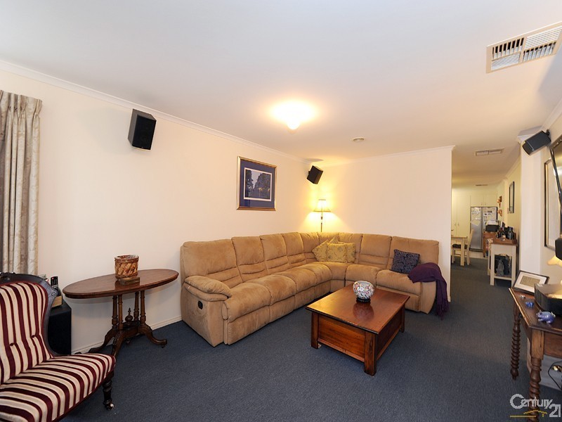 1/8 Glenn Erin Way, Berwick VIC 3806