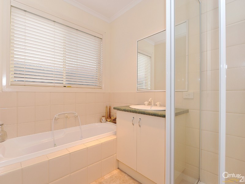 1/8 Glenn Erin Way, Berwick VIC 3806