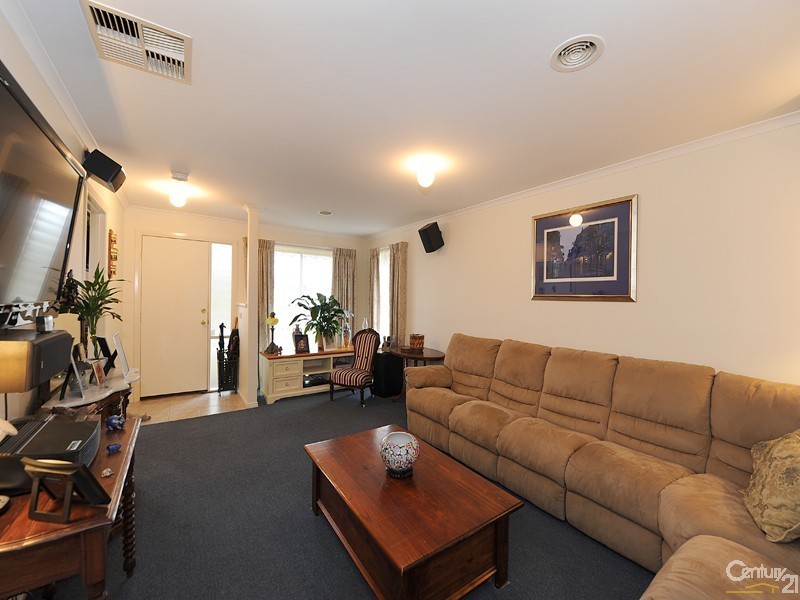 1/8 Glenn Erin Way, Berwick VIC 3806