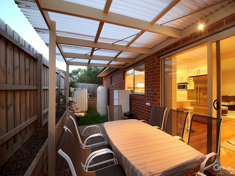 2/3 Riverview Crescent, Eumemmerring VIC 3177