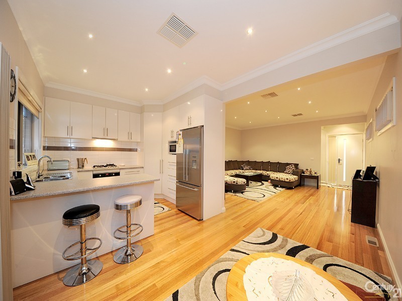 2/3 Riverview Crescent, Eumemmerring VIC 3177