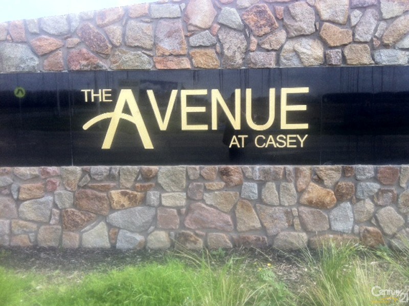 77 Linden Tree Way, Cranbourne North VIC 3977