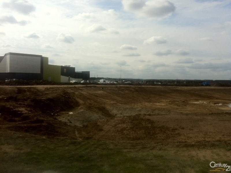 77 Linden Tree Way, Cranbourne North VIC 3977