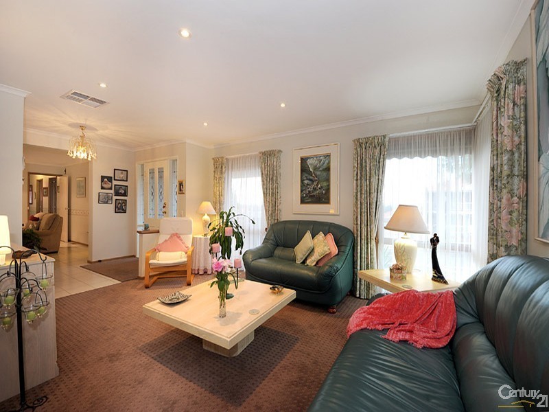 10 Briscoe Court, Endeavour Hills VIC 3802