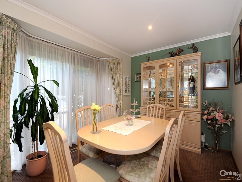 10 Briscoe Court, Endeavour Hills VIC 3802