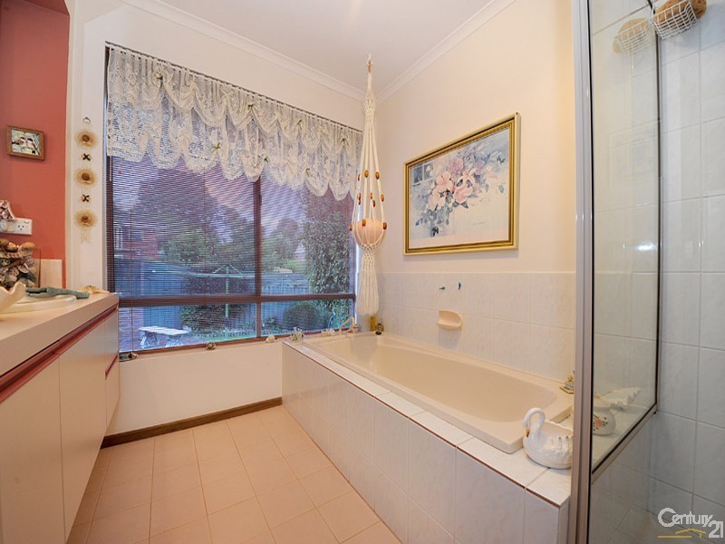 10 Briscoe Court, Endeavour Hills VIC 3802