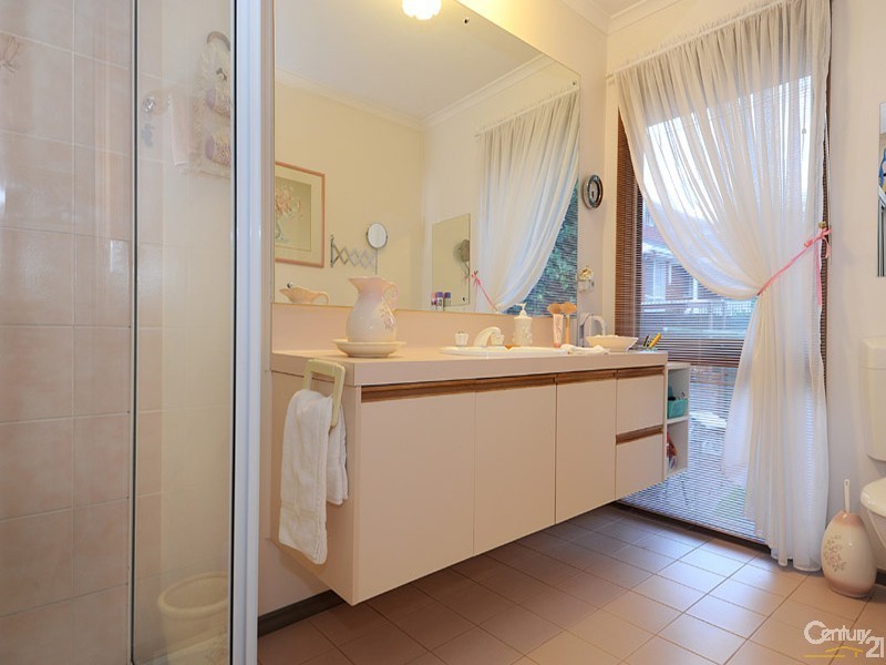 10 Briscoe Court, Endeavour Hills VIC 3802