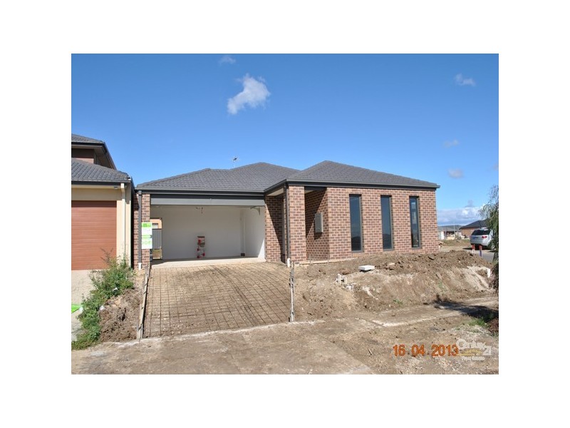 22 Karabair Street, Cranbourne East VIC 3977