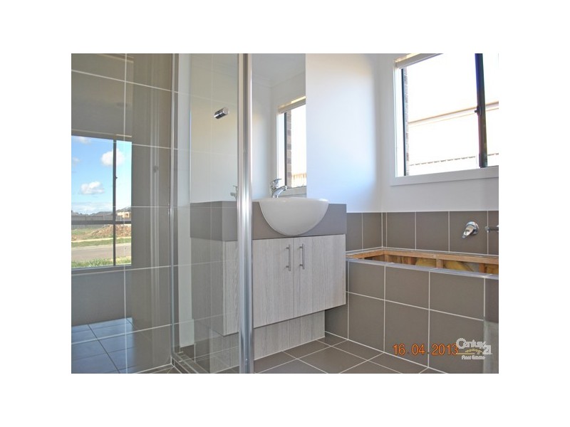 22 Karabair Street, Cranbourne East VIC 3977