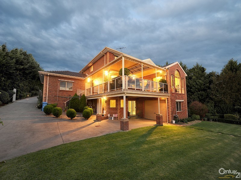 15-16 Maclaine Court, Narre Warren North VIC 3804