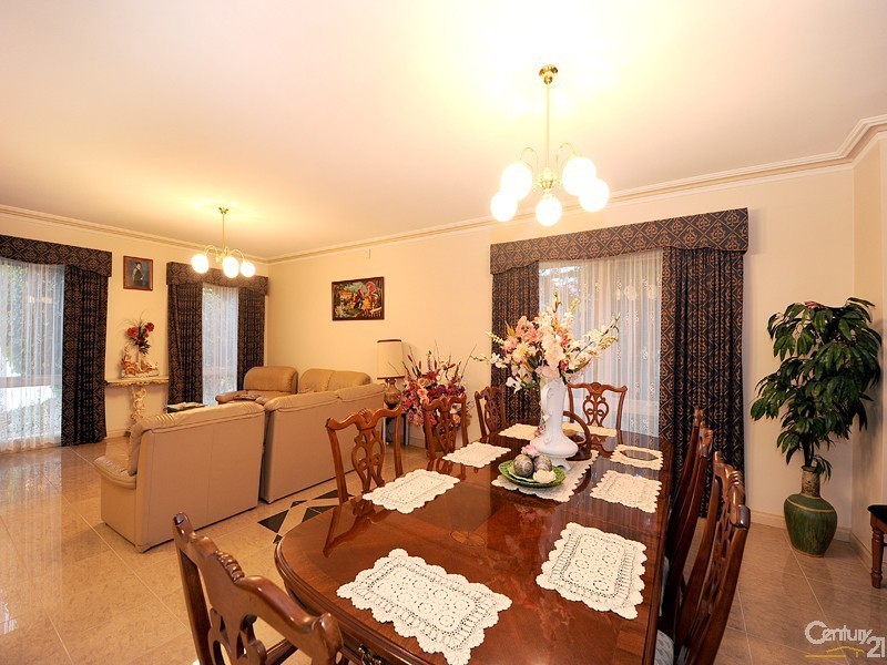 15-16 Maclaine Court, Narre Warren North VIC 3804