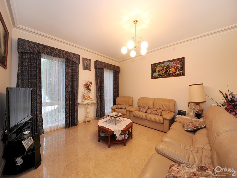 15-16 Maclaine Court, Narre Warren North VIC 3804