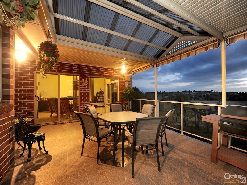 15-16 Maclaine Court, Narre Warren North VIC 3804