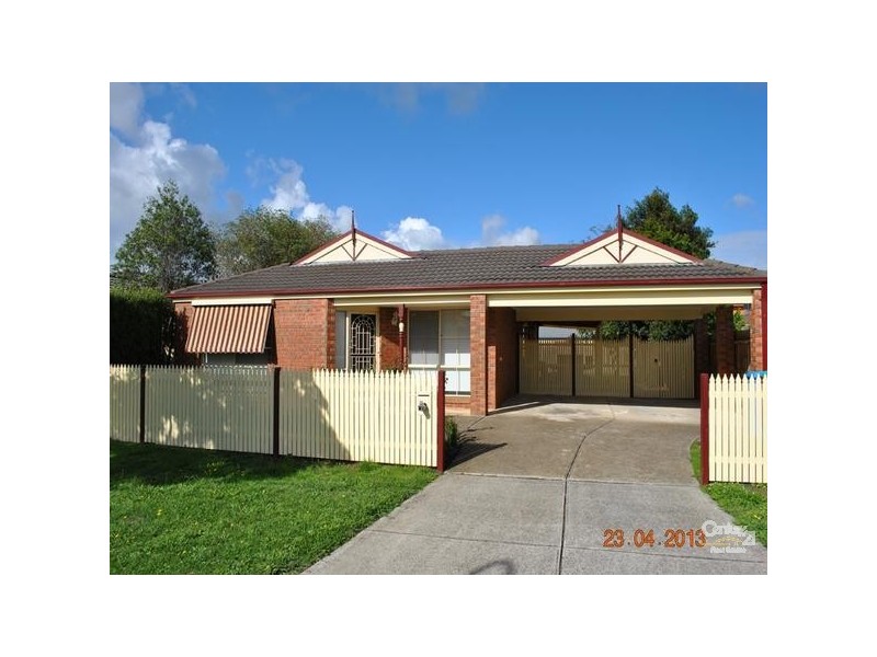 32 Glenn Erin Way, Berwick VIC 3806