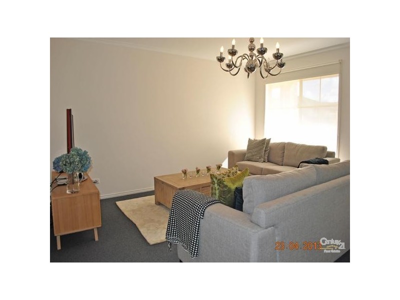 32 Glenn Erin Way, Berwick VIC 3806