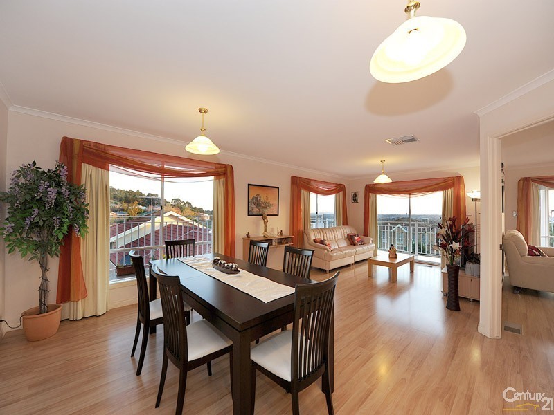 10 Dirkala Retreat, Berwick VIC 3806